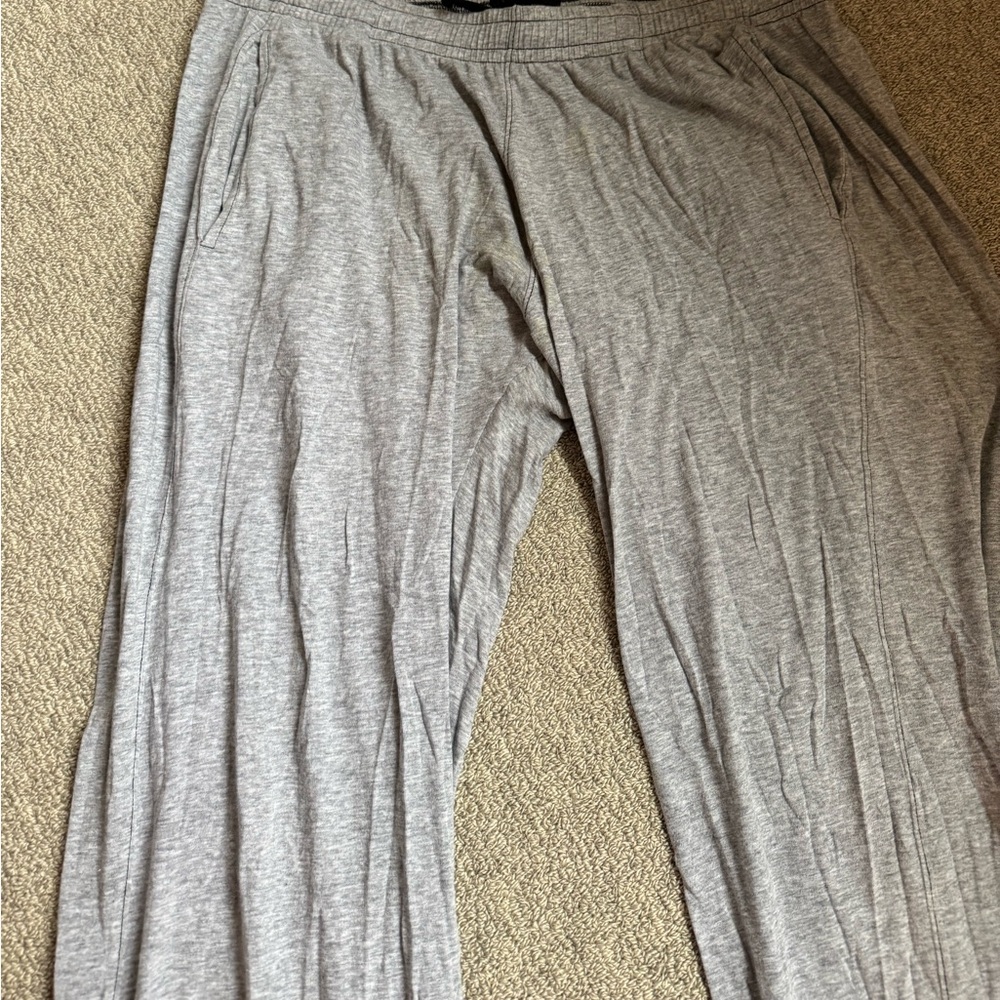 N2N.  Lounge pants / gym pants.  Very thin material.  Pants are long.